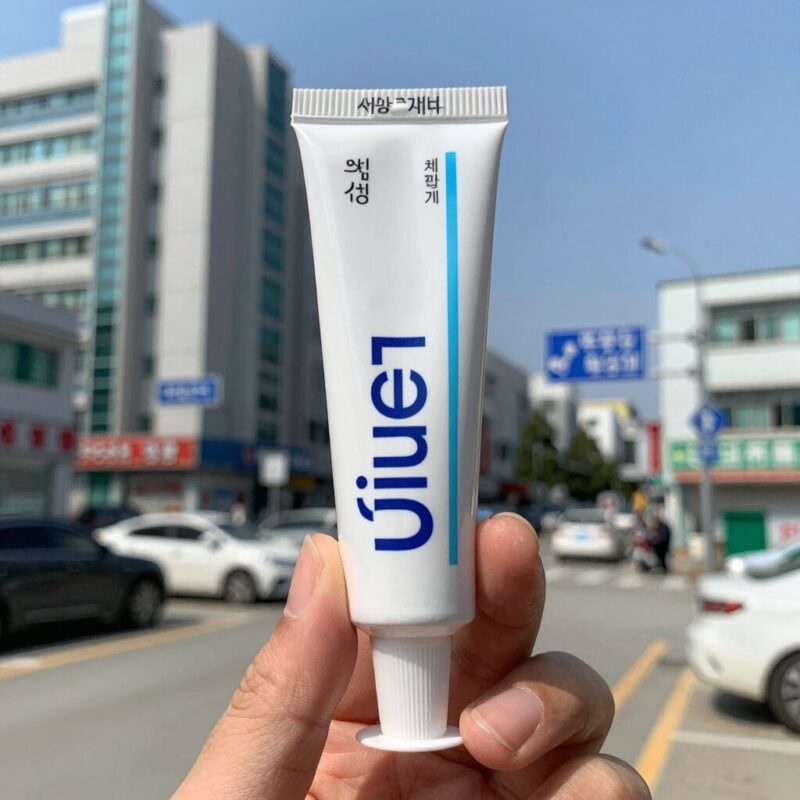 뷰카 치약 리콜 제조번호 확인과 대처법 1 치약 튜브 상단의 제조번호와 사용기한이 표시된 모습