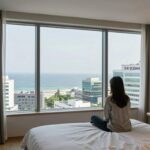 거제 와우펜션 VIP 스위트룸 304호 넓은 통창을 통해 바라본 시원한 오션뷰 전경