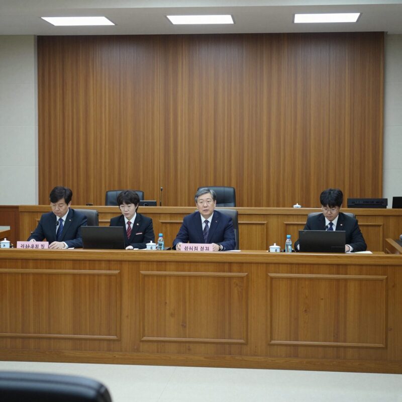 윤석열 전 대통령 항소심 징역 5년 선고 1 서울고등법원에서 윤석열 전 대통령 항소심 선고가 진행되는 법정 내부 모습
